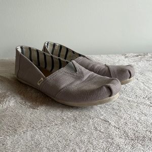 Gray Toms
